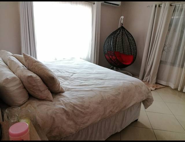 6 BEDROOM HOUSE FOR SALE IN ZINNIAVILLE